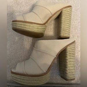 BCBGeneration wedge sandles